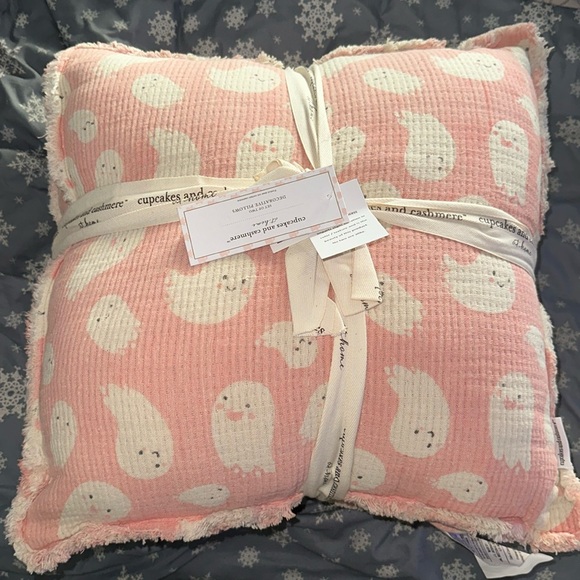 Cupcakes and Cashmere Halloween Pillow 2 Pack Pink & Ivory Fringe NEW - Picture 1 of 7